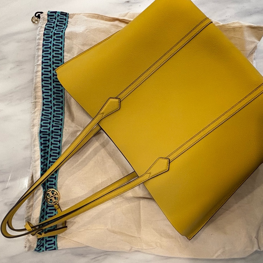 New - Tory Burch Tote. - Picture 3 of 8